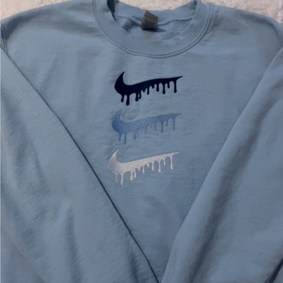 Custom embroidered nike crewneck - Picture 2 of 3